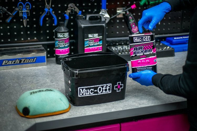 Muc-Off 20156 - Olej pro nasáknutí vzduchového filtru - 1l - Olej pro vzduchové filtry