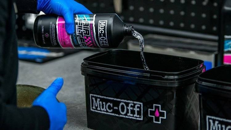 Muc-Off 20213 - Biologicky odbouratelný houbový čistič vzduchových filtrů - 1l - Čistič vzduchových filtrů