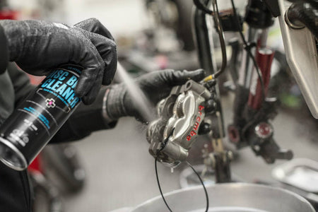 Muc-Off 613 - Čistič brzdových kotoučů a destiček, zabraňuje skřípání - 400ml - Čistič brzd