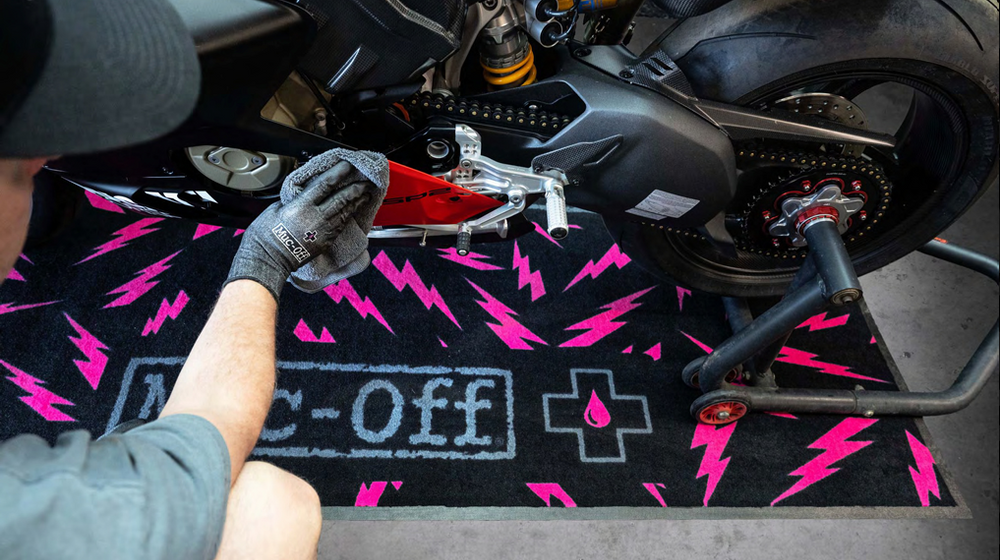 Muc-Off 21609 – Mimořádně savá podložka pod motocykl