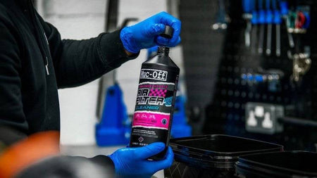 Muc-Off 20213 - Biologicky odbouratelný houbový čistič vzduchových filtrů - 1l - Čistič vzduchových filtrů