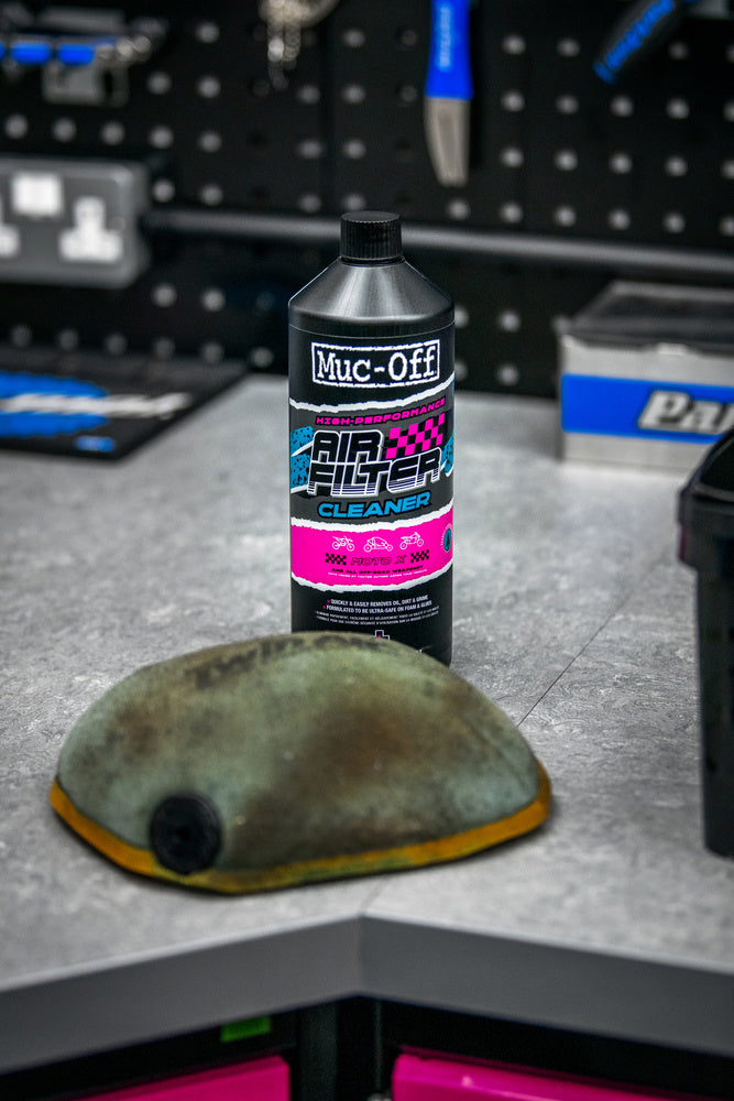 Muc-Off 20213 - Biologicky odbouratelný houbový čistič vzduchových filtrů - 1l - Čistič vzduchových filtrů