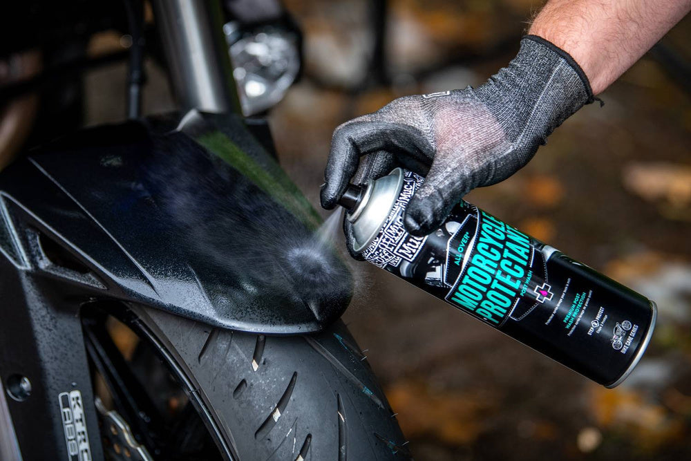 Muc-Off 608 - Ochranný prostředek na motocykly k ochraně jakéhokoli povrchu mezi mytím - 500 ml