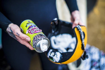 Muc-Off 199 - Osvěžující pěna na helmu, boty a rukavice na motorku - 400ml - Foam Fresh