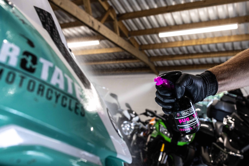 Muc-Off 20985 - Odstraňovač hmyzu a dehtu 250ml - Odstraňovač hmyzu a dehtu pro odstranění hmyzu a zbytků asfaltu z motocyklu