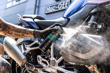 Muc-Off 21197 - Sada na čištění motocyklu 8 v 1