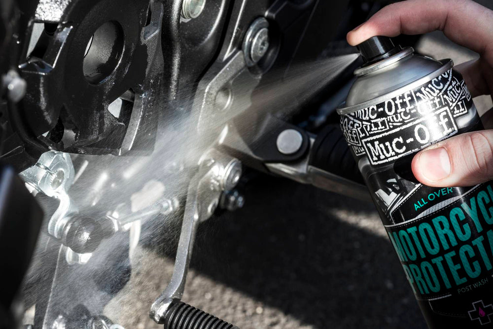 Muc-Off 608 - Ochranný prostředek na motocykly k ochraně jakéhokoli povrchu mezi mytím - 500 ml