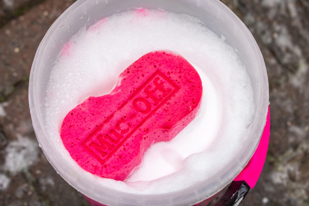 Muc-Off 300 - Vakuově balená houba na mytí motocyklů s mikropóry