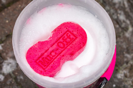 Muc-Off 300 - Vakuově balená houba na mytí motocyklů s mikropóry