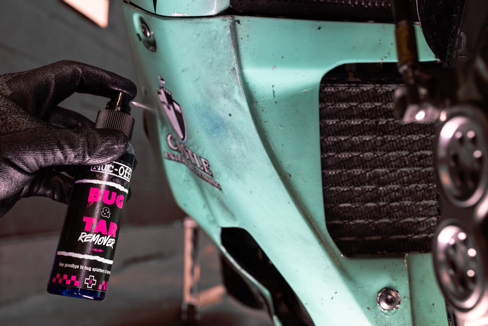 Muc-Off 20983 - Odstraňovač hmyzu a dehtu 100ml - Odstraňovač hmyzu a dehtu pro odstranění hmyzu a zbytků asfaltu z motocyklu