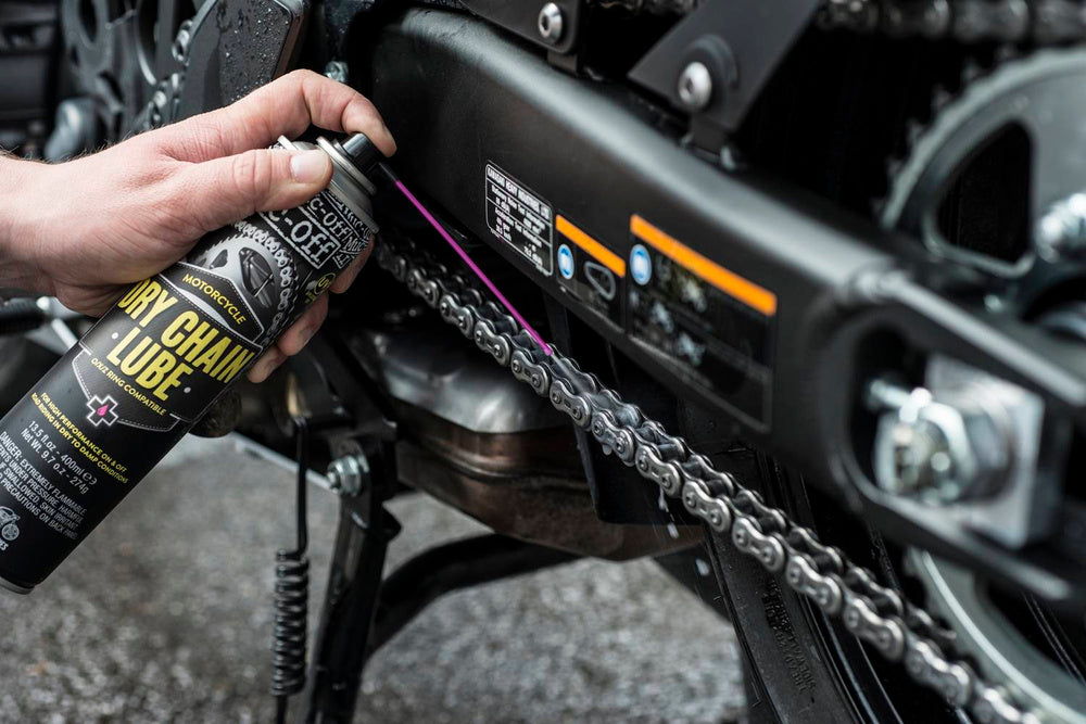 Muc-Off 649 - Mazivo na řetězy pro silniční a terénní použití v suchých podmínkách, teflonová báze - 400 ml - mazivo na řetězy do suchého počasí