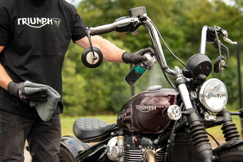 Muc-Off 608 - Ochranný prostředek na motocykly k ochraně jakéhokoli povrchu mezi mytím - 500 ml