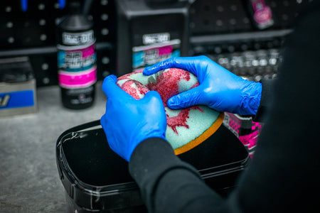 Muc-Off 20156 - Olej pro nasáknutí vzduchového filtru - 1l - Olej pro vzduchové filtry